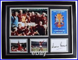 Martin Peters Signed Autograph 16x12 framed photo display England World Cup 1966