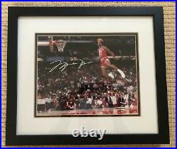 Michael Jordan Signed Chicago Bulls Photo Legendary Slam Dunk Autograph Framed