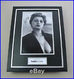 Sophia Loren Signed Photo Framed 16x12 Houseboat Autograph Memorabilia Display