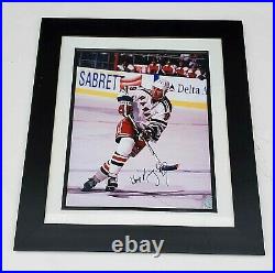WAYNE GRETZKY signed auto framed 16 x 20 photo withGretzky COA 24 x 29 frame
