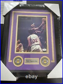 Wilt Chamberlain Signed / Framed 8x10 Photo JSA LOA #13 Lakers 76ers NBA HOF